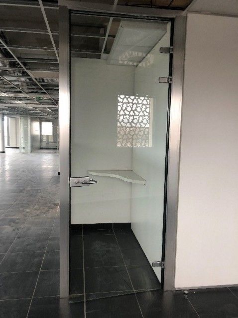 Porte vitrée sur cadre alu