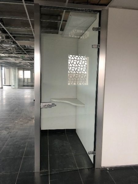 Porte vitrée sur cadre alu