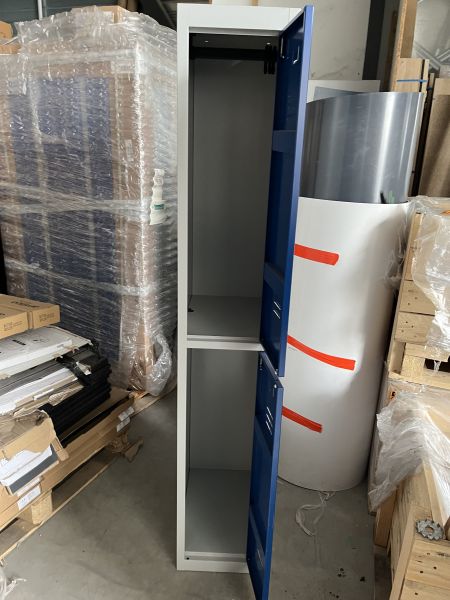 casiers bleus et gris