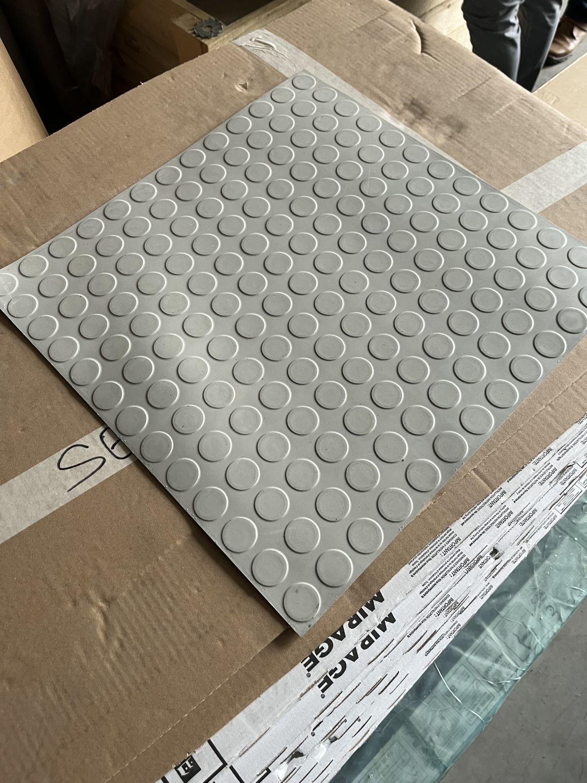 Dalle caoutchou grise