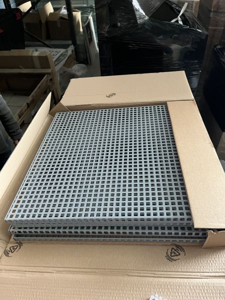 Dalle de faux plafond métallique