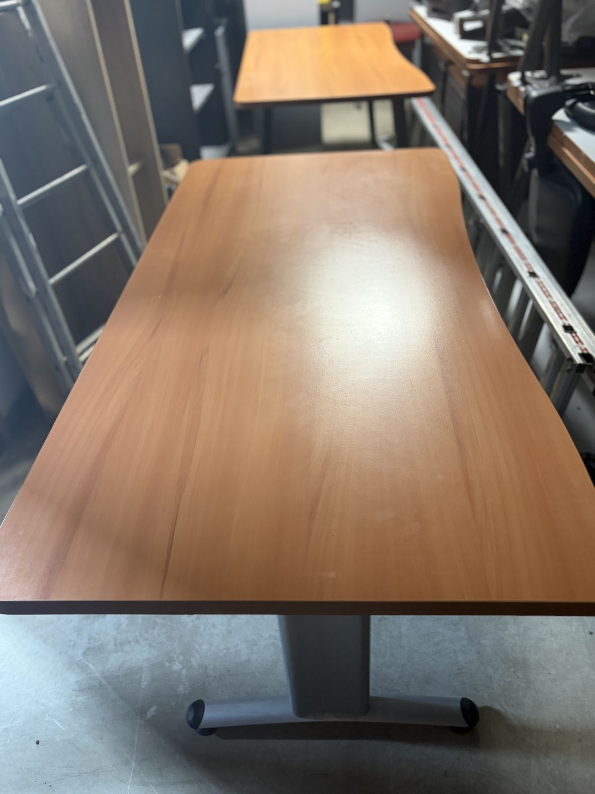 Bureau professionnel avec grand plateau finition bois